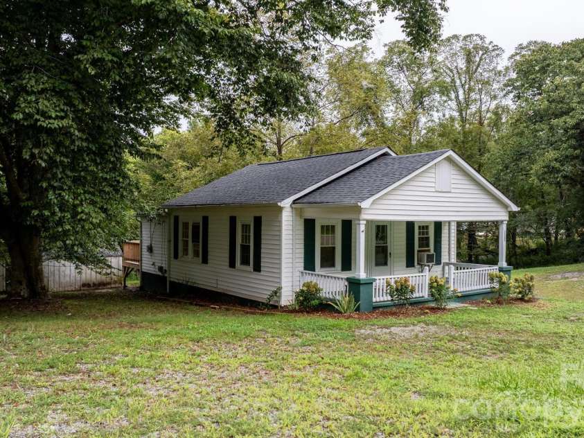 1124 Bradford Mountain Road, Lenoir, NC 28645.  MLS# CAR4421191, YatesRealty ID 49653. 