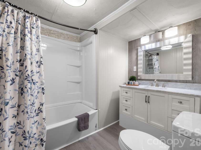 1124 Bradford Mountain Road, Lenoir, NC 28645.  MLS# CAR4421191, YatesRealty ID 49653. Full Bath