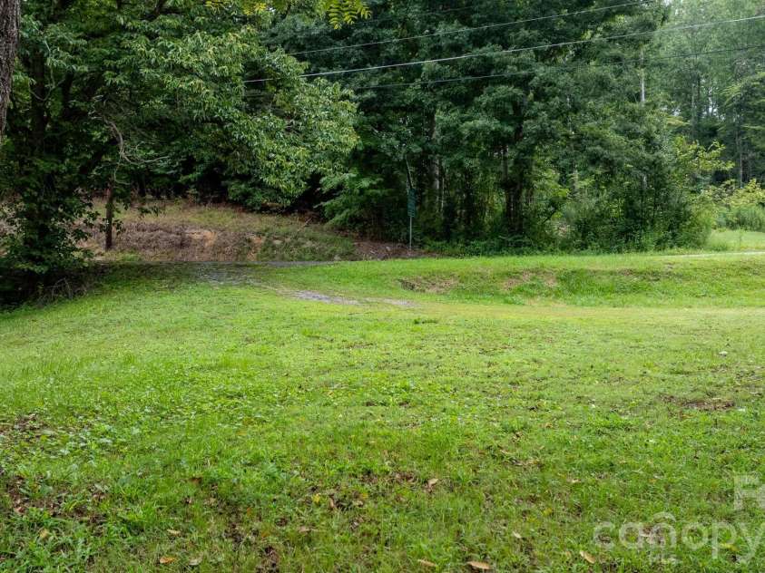 1124 Bradford Mountain Road, Lenoir, NC 28645.  MLS# CAR4421191, YatesRealty ID 49653. Large Yard