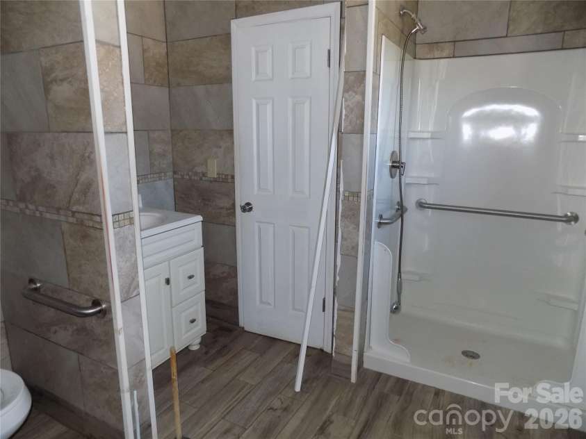 204 Church Street, Cramerton, NC 28032.  MLS# CAR4423064, YatesRealty ID 49655. FULL BATH
