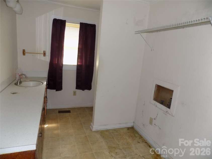 204 Church Street, Cramerton, NC 28032.  MLS# CAR4423064, YatesRealty ID 49655. HALF BATH