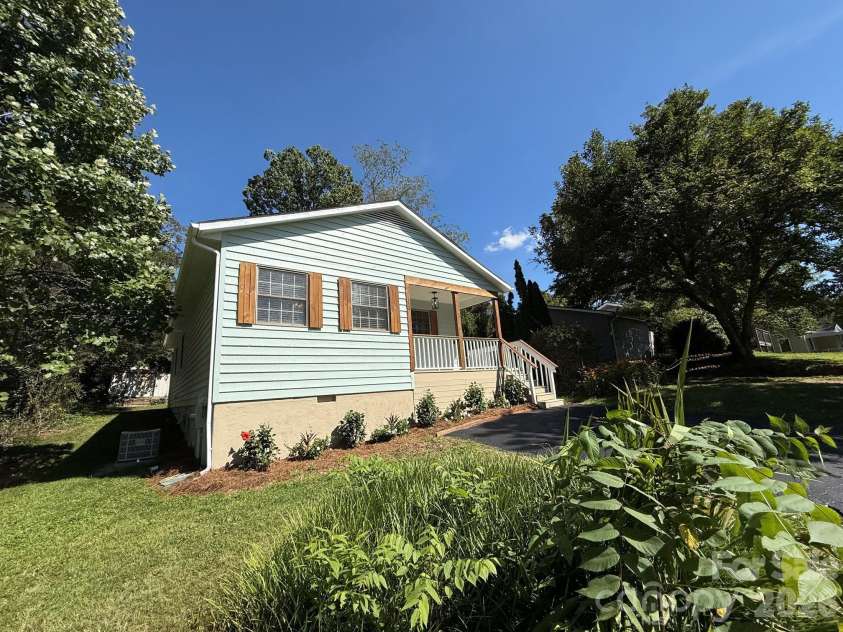 153 Locust Court, Arden, NC 28704.  MLS# CAR4422707, YatesRealty ID 49662. 