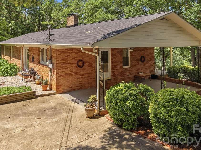 129 Old River Road, Marion, NC 28752.  MLS# CAR4401957, YatesRealty ID 49664. 