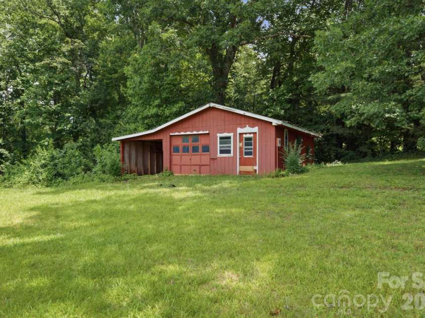 129 Old River Road, Marion, NC 28752.  MLS# CAR4401957, YatesRealty ID 49664. 