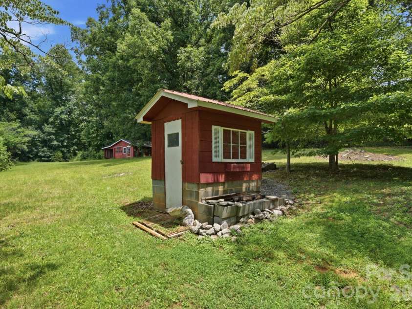 129 Old River Road, Marion, NC 28752.  MLS# CAR4401957, YatesRealty ID 49664. 