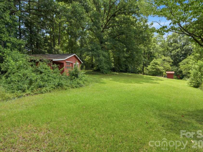 129 Old River Road, Marion, NC 28752.  MLS# CAR4401957, YatesRealty ID 49664. 