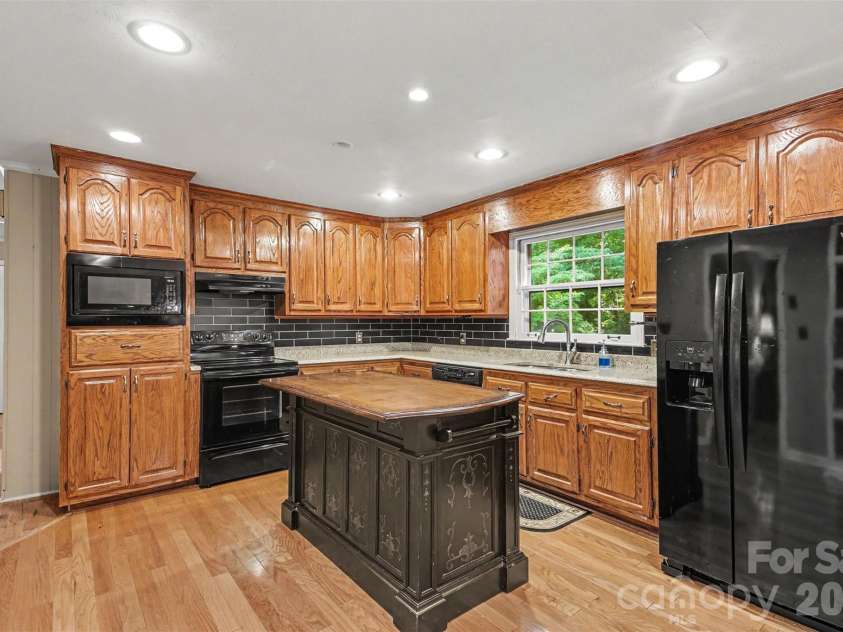 113 Brookshire Avenue, Kannapolis, NC 28083.  MLS# CAR4416740, YatesRealty ID 49665. Well-Appointed Kitchen any chef would love