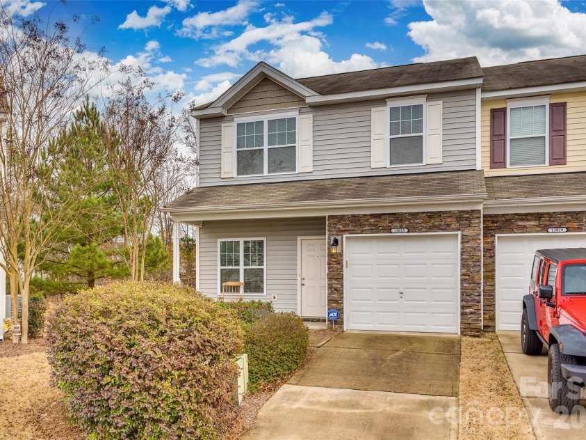 13815 Singleleaf Lane, Charlotte, NC 28278.  MLS# CAR4423018, YatesRealty ID 49668. 