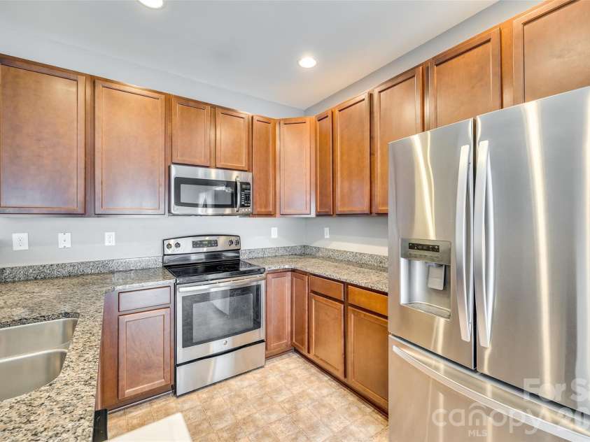 13815 Singleleaf Lane, Charlotte, NC 28278.  MLS# CAR4423018, YatesRealty ID 49668. 