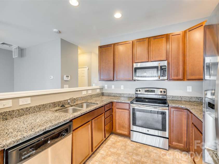 13815 Singleleaf Lane, Charlotte, NC 28278.  MLS# CAR4423018, YatesRealty ID 49668. 