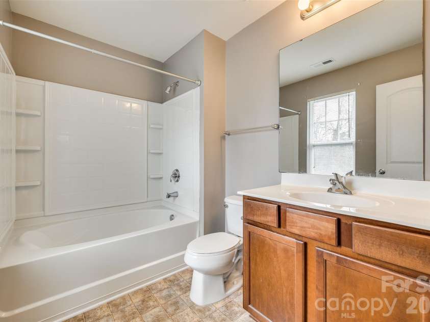 13815 Singleleaf Lane, Charlotte, NC 28278.  MLS# CAR4423018, YatesRealty ID 49668. 