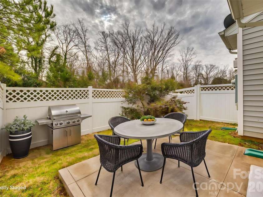 13815 Singleleaf Lane, Charlotte, NC 28278.  MLS# CAR4423018, YatesRealty ID 49668. 