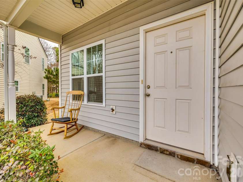 13815 Singleleaf Lane, Charlotte, NC 28278.  MLS# CAR4423018, YatesRealty ID 49668. 