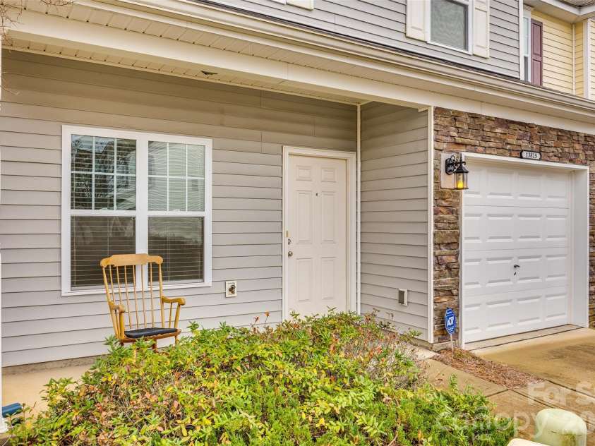 13815 Singleleaf Lane, Charlotte, NC 28278.  MLS# CAR4423018, YatesRealty ID 49668. 