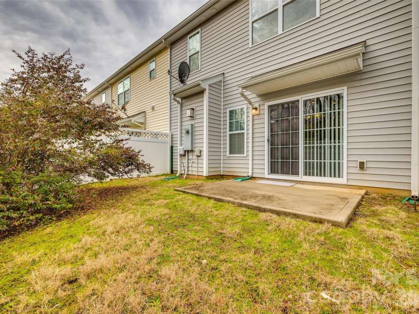 13815 Singleleaf Lane, Charlotte, NC 28278.  MLS# CAR4423018, YatesRealty ID 49668. 