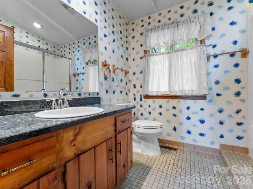 977 Morning Ride Drive, Columbus, NC 28722.  MLS# CAR4419017, YatesRealty ID 49673. Main Level Full-Bath, beside main level bedroom