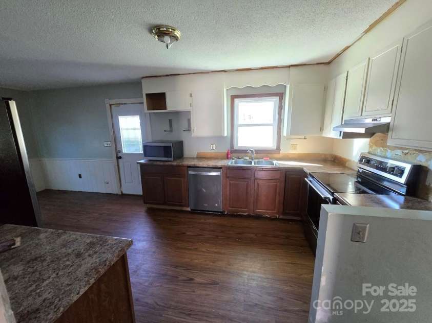 1708 Caromar Place, Concord, NC 28027.  MLS# CAR4324969, YatesRealty ID 49678. Kitchen image 1