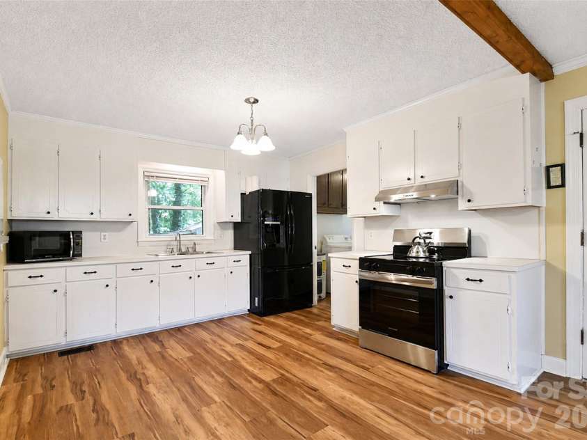 2281 Munsen Road, Concord, NC 28025.  MLS# CAR4422449, YatesRealty ID 49679. Kitchen