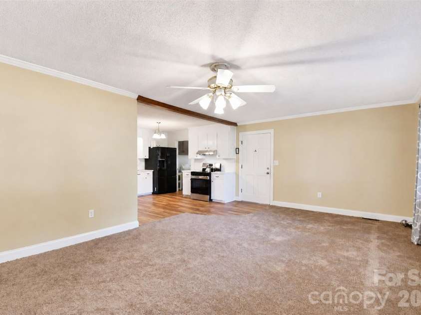 2281 Munsen Road, Concord, NC 28025.  MLS# CAR4422449, YatesRealty ID 49679. Living Rm