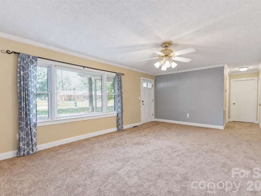 2281 Munsen Road, Concord, NC 28025.  MLS# CAR4422449, YatesRealty ID 49679. Living Rm