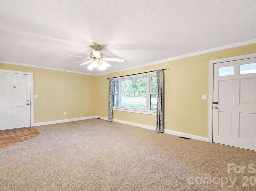 2281 Munsen Road, Concord, NC 28025.  MLS# CAR4422449, YatesRealty ID 49679. Living Rm