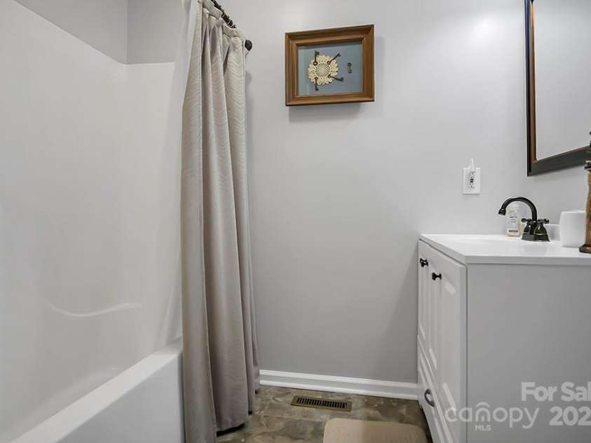 109 Connor Court, Kings Mountain, NC 28086.  MLS# CAR4242812, YatesRealty ID 4968. 