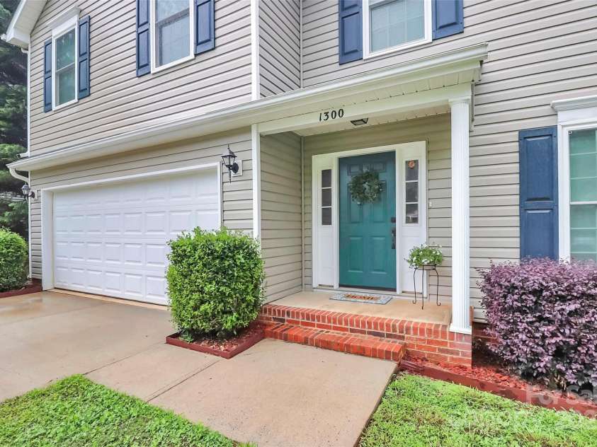 1300 Dunmore Court, Clover, SC 29710.  MLS# CAR4295252, YatesRealty ID 4968. 4 bed/2.5 bath/2 car garage