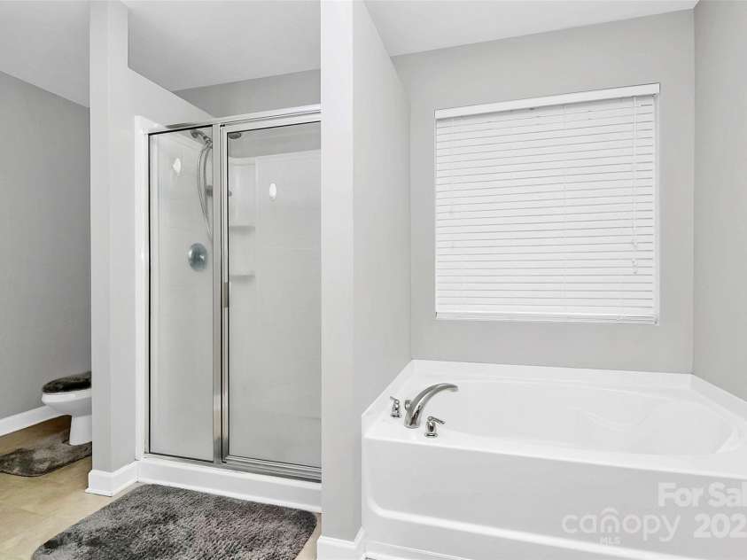 1300 Dunmore Court, Clover, SC 29710.  MLS# CAR4295252, YatesRealty ID 4968. Primary Bath
