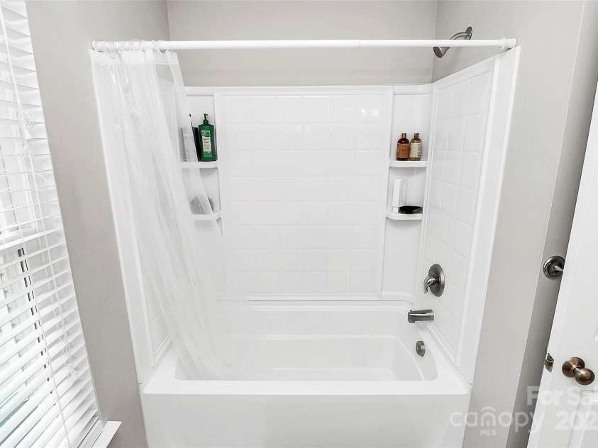 1300 Dunmore Court, Clover, SC 29710.  MLS# CAR4295252, YatesRealty ID 4968. Upstairs Full Bath