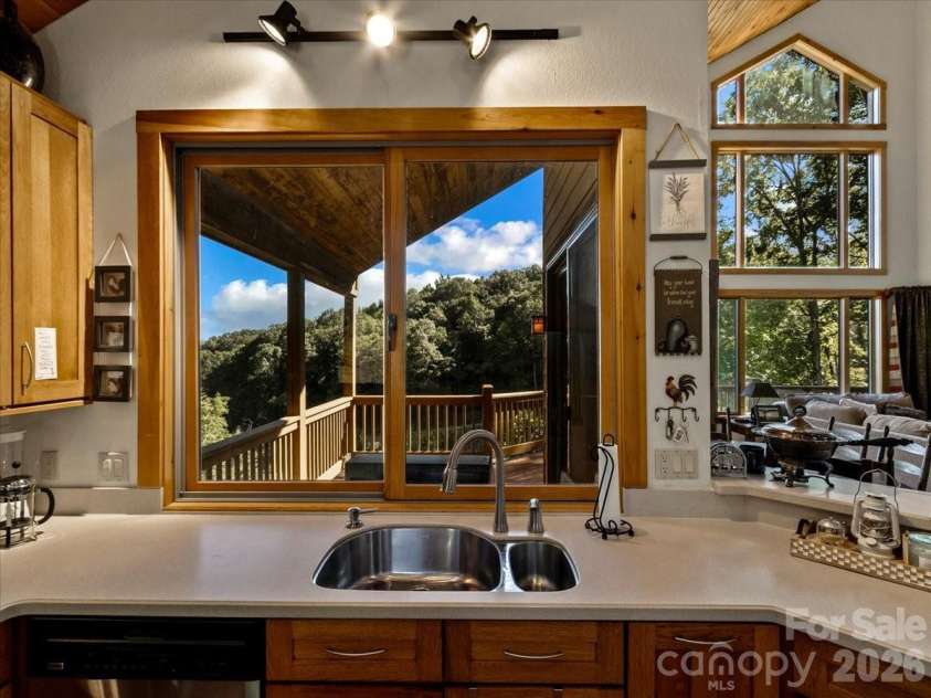 30 Apple Brandy Way, Burnsville, NC 28714.  MLS# CAR4416623, YatesRealty ID 49680. 