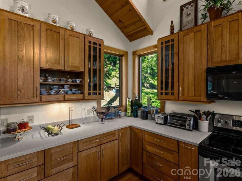 30 Apple Brandy Way, Burnsville, NC 28714.  MLS# CAR4416623, YatesRealty ID 49680. 