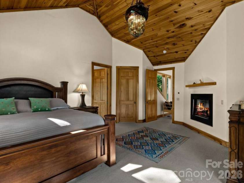 30 Apple Brandy Way, Burnsville, NC 28714.  MLS# CAR4416623, YatesRealty ID 49680. 