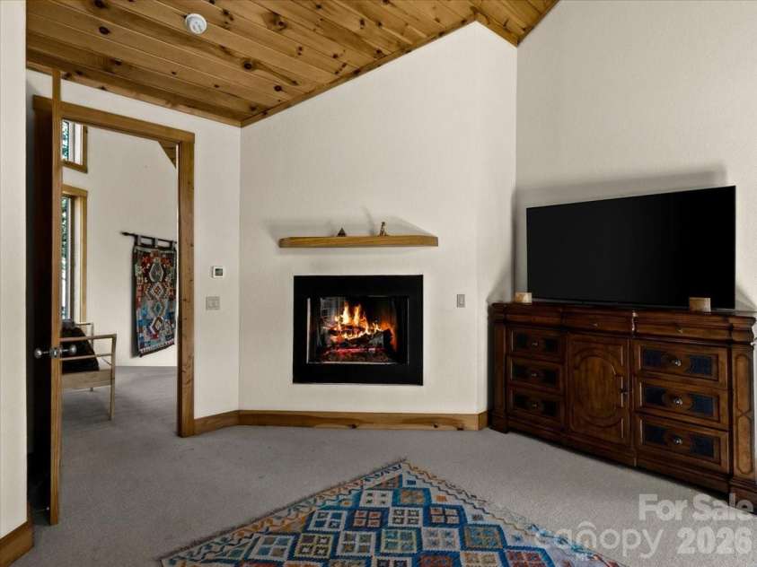 30 Apple Brandy Way, Burnsville, NC 28714.  MLS# CAR4416623, YatesRealty ID 49680. 