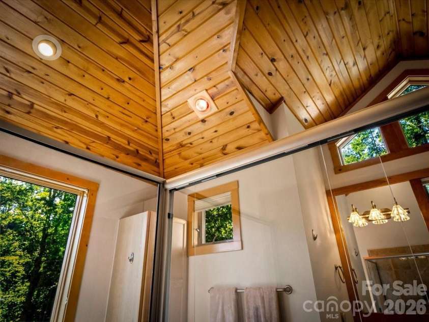 30 Apple Brandy Way, Burnsville, NC 28714.  MLS# CAR4416623, YatesRealty ID 49680. 