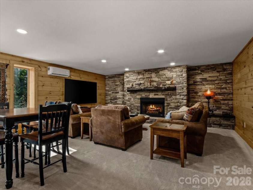 30 Apple Brandy Way, Burnsville, NC 28714.  MLS# CAR4416623, YatesRealty ID 49680. 