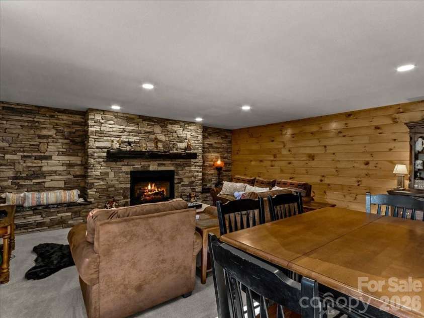 30 Apple Brandy Way, Burnsville, NC 28714.  MLS# CAR4416623, YatesRealty ID 49680. 