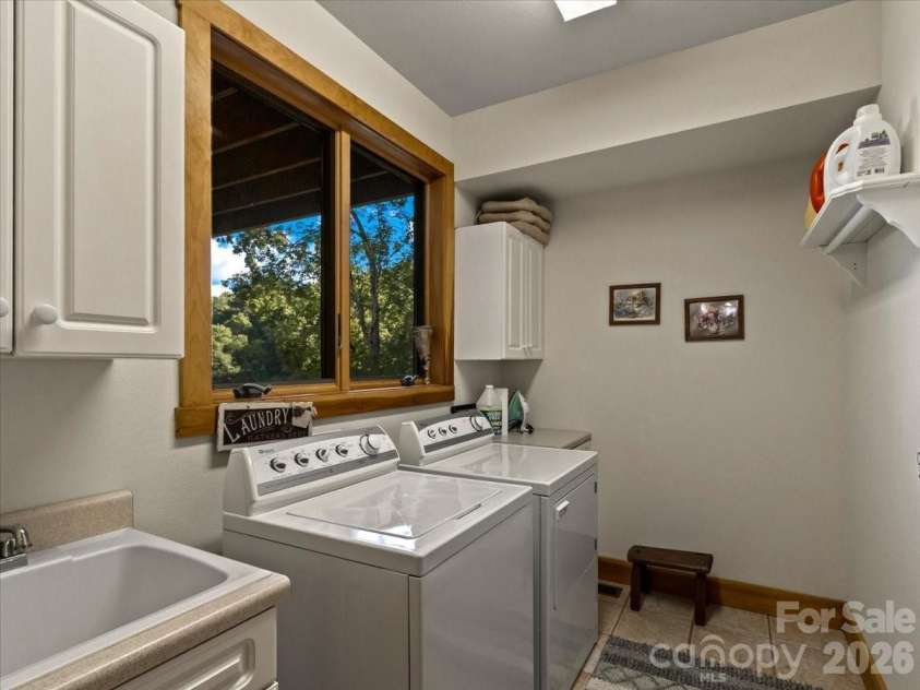 30 Apple Brandy Way, Burnsville, NC 28714.  MLS# CAR4416623, YatesRealty ID 49680. 
