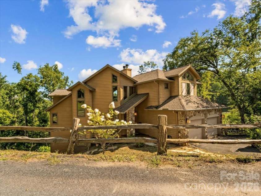 30 Apple Brandy Way, Burnsville, NC 28714.  MLS# CAR4416623, YatesRealty ID 49680. 