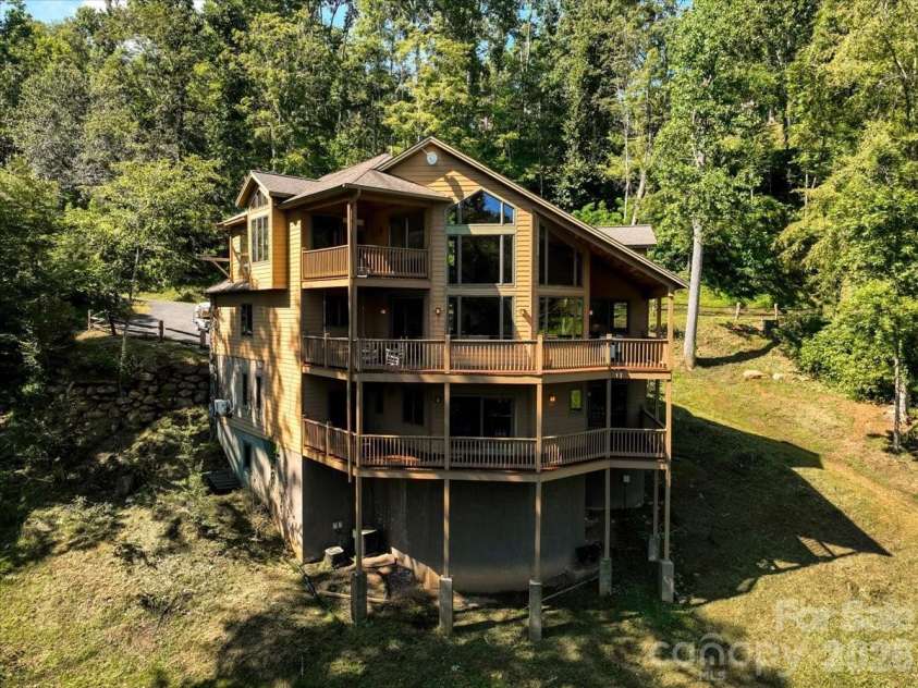 30 Apple Brandy Way, Burnsville, NC 28714.  MLS# CAR4416623, YatesRealty ID 49680. 