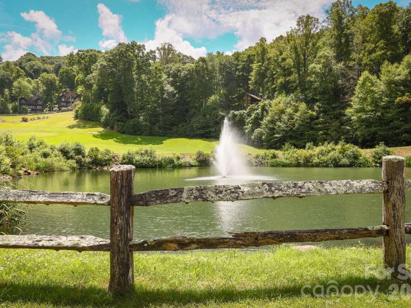 30 Apple Brandy Way, Burnsville, NC 28714.  MLS# CAR4416623, YatesRealty ID 49680. 
