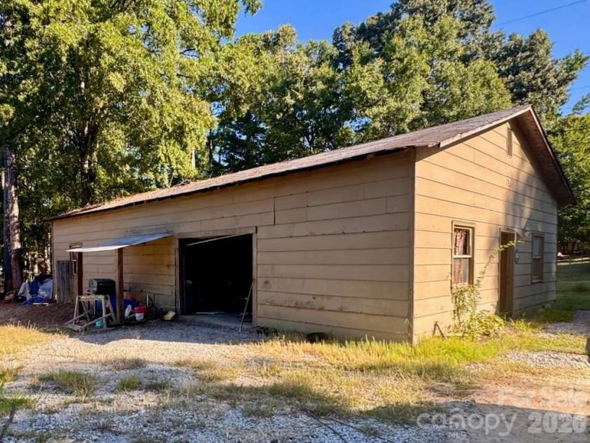 2736 Kirkover Drive, Lancaster, SC 29720.  MLS# CAR4422943, YatesRealty ID 49683. 