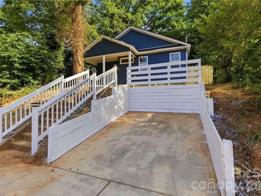 1509 22nd Street, Winston Salem, NC 27105.  MLS# CAR4407382, YatesRealty ID 49684. 