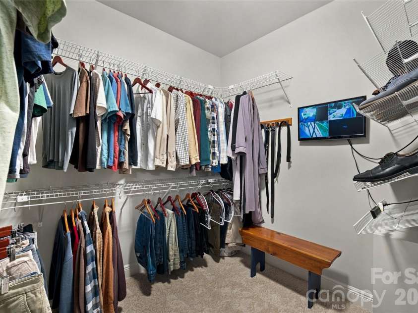 99 Distant View Drive, Asheville, NC 28803.  MLS# CAR4421771, YatesRealty ID 49685. 2nd Generous Primary Walk-In Closet