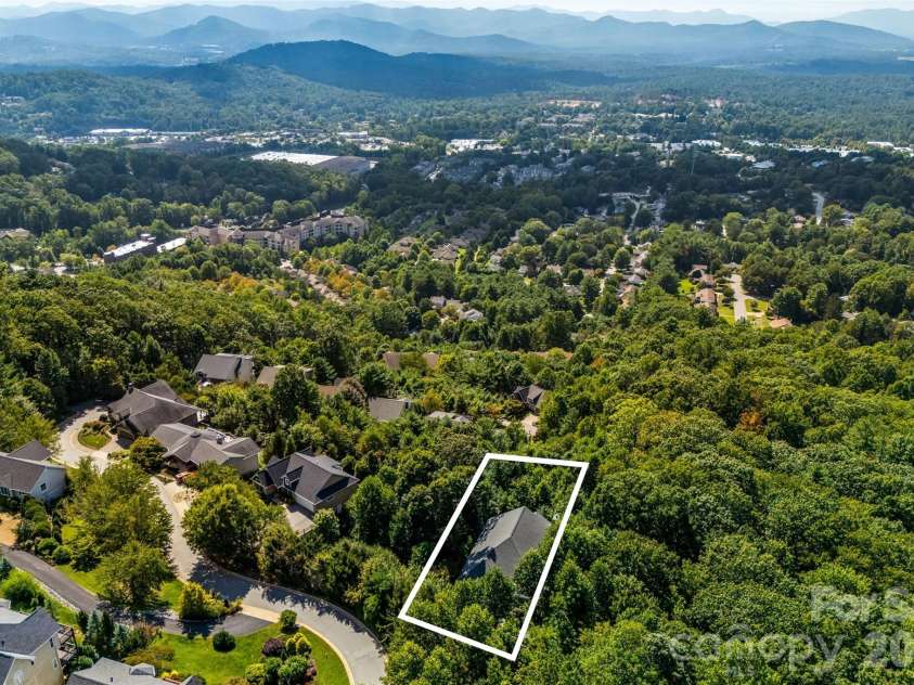 99 Distant View Drive, Asheville, NC 28803.  MLS# CAR4421771, YatesRealty ID 49685. Beautiful Asheville Mountain Setting