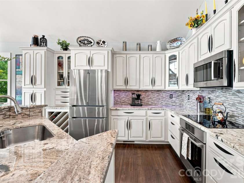 99 Distant View Drive, Asheville, NC 28803.  MLS# CAR4421771, YatesRealty ID 49685. Beautifully Appointed Kitchen