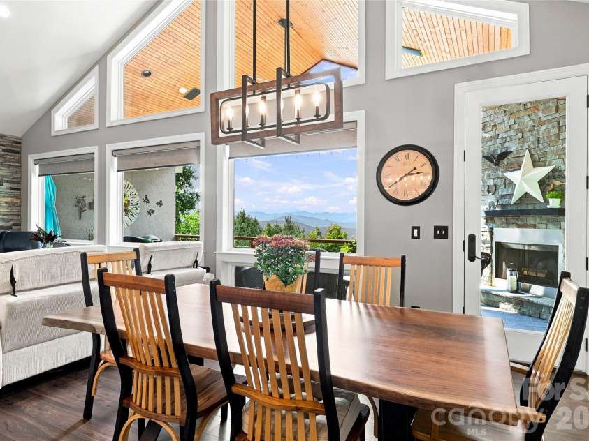 99 Distant View Drive, Asheville, NC 28803.  MLS# CAR4421771, YatesRealty ID 49685. Dining with a Mountain View