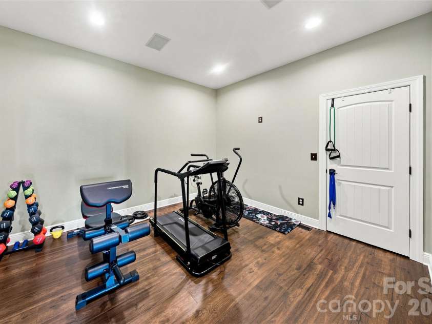 99 Distant View Drive, Asheville, NC 28803.  MLS# CAR4421771, YatesRealty ID 49685. Exercise or Hobby Room
