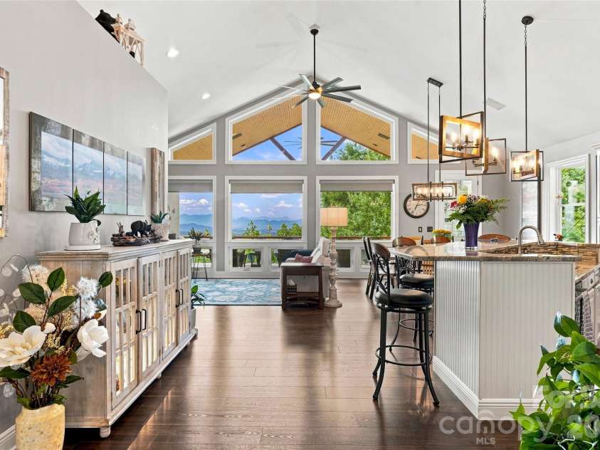 99 Distant View Drive, Asheville, NC 28803.  MLS# CAR4421771, YatesRealty ID 49685. Open-Concept Living with a View