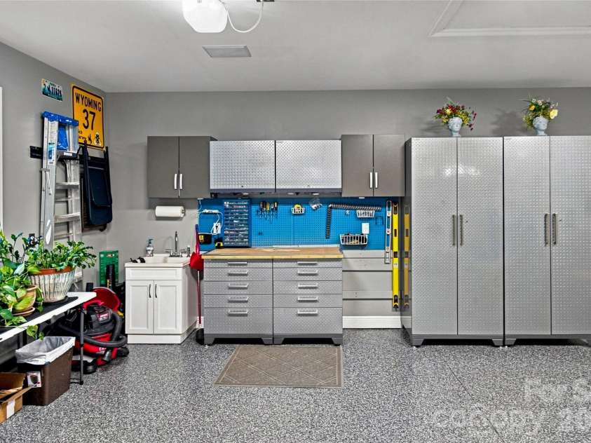99 Distant View Drive, Asheville, NC 28803.  MLS# CAR4421771, YatesRealty ID 49685. Spacious Garage with Utility Sink