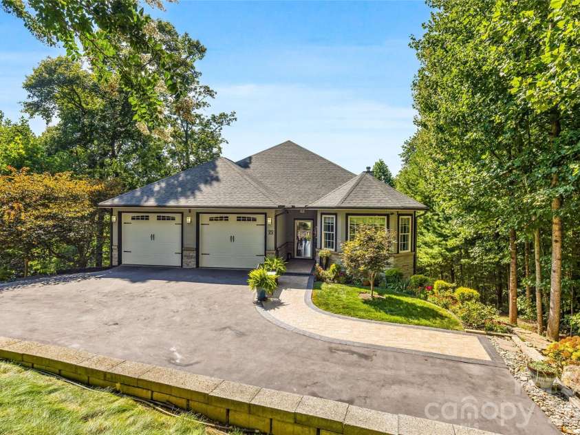 99 Distant View Drive, Asheville, NC 28803.  MLS# CAR4421771, YatesRealty ID 49685. Welcome Home to 99 Distant View Drive